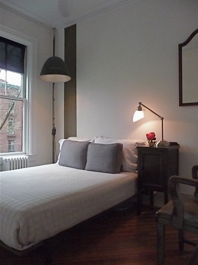 Antony's 300 square feet (28m2) Brooklyn 1 bedroom flat