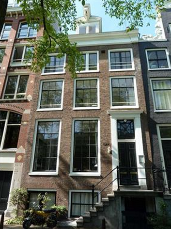 A tiny studio right on an Amsterdam canal